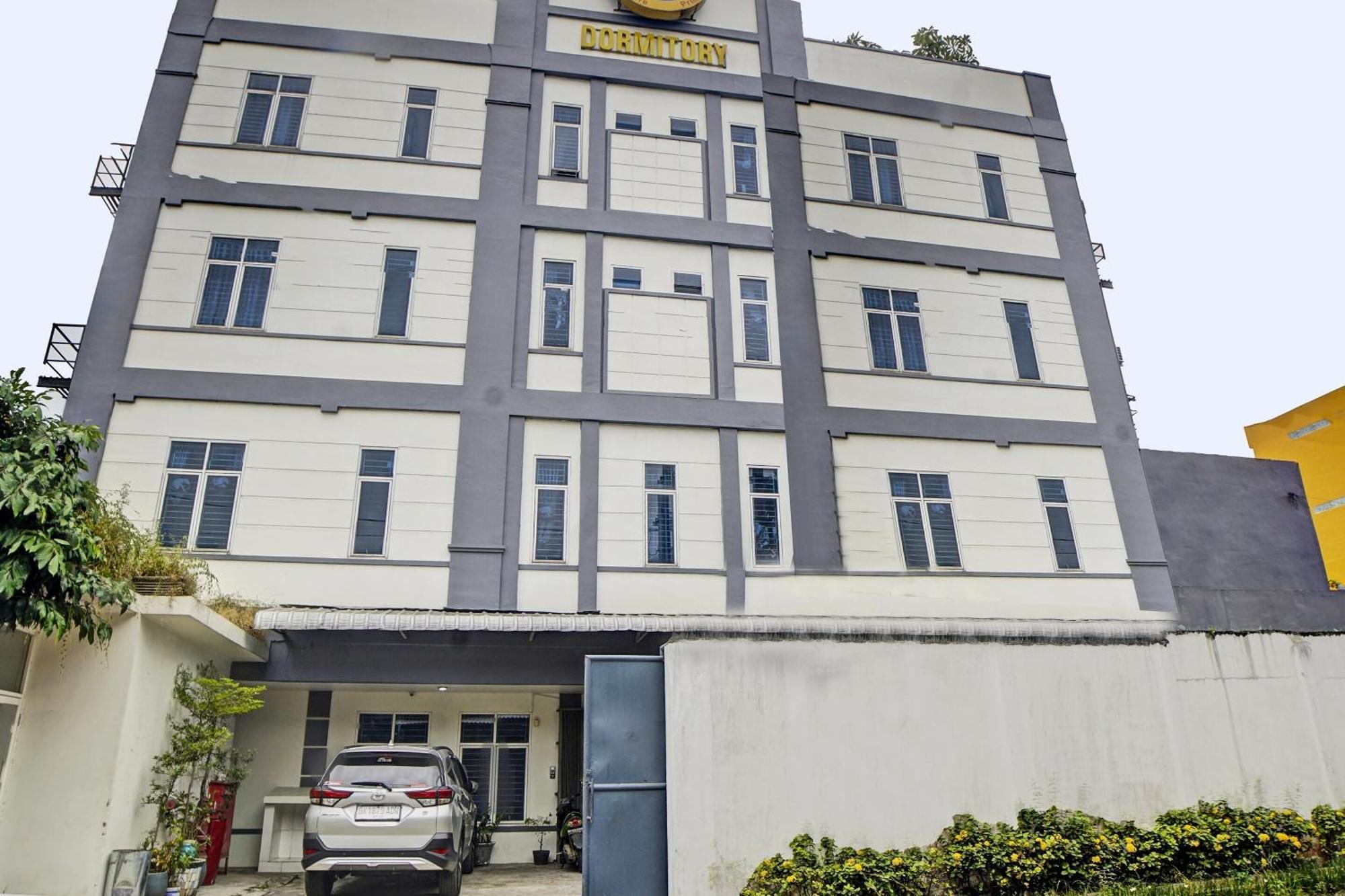 Spot On 92822 Finest House Near Amplas Bus Terminal Medan Exterior foto